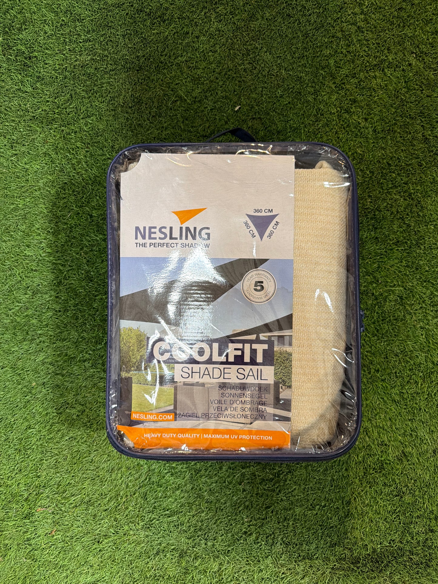 Nesling schaduwdoek
360cm x 360cm x 360cm
Gebroken wit