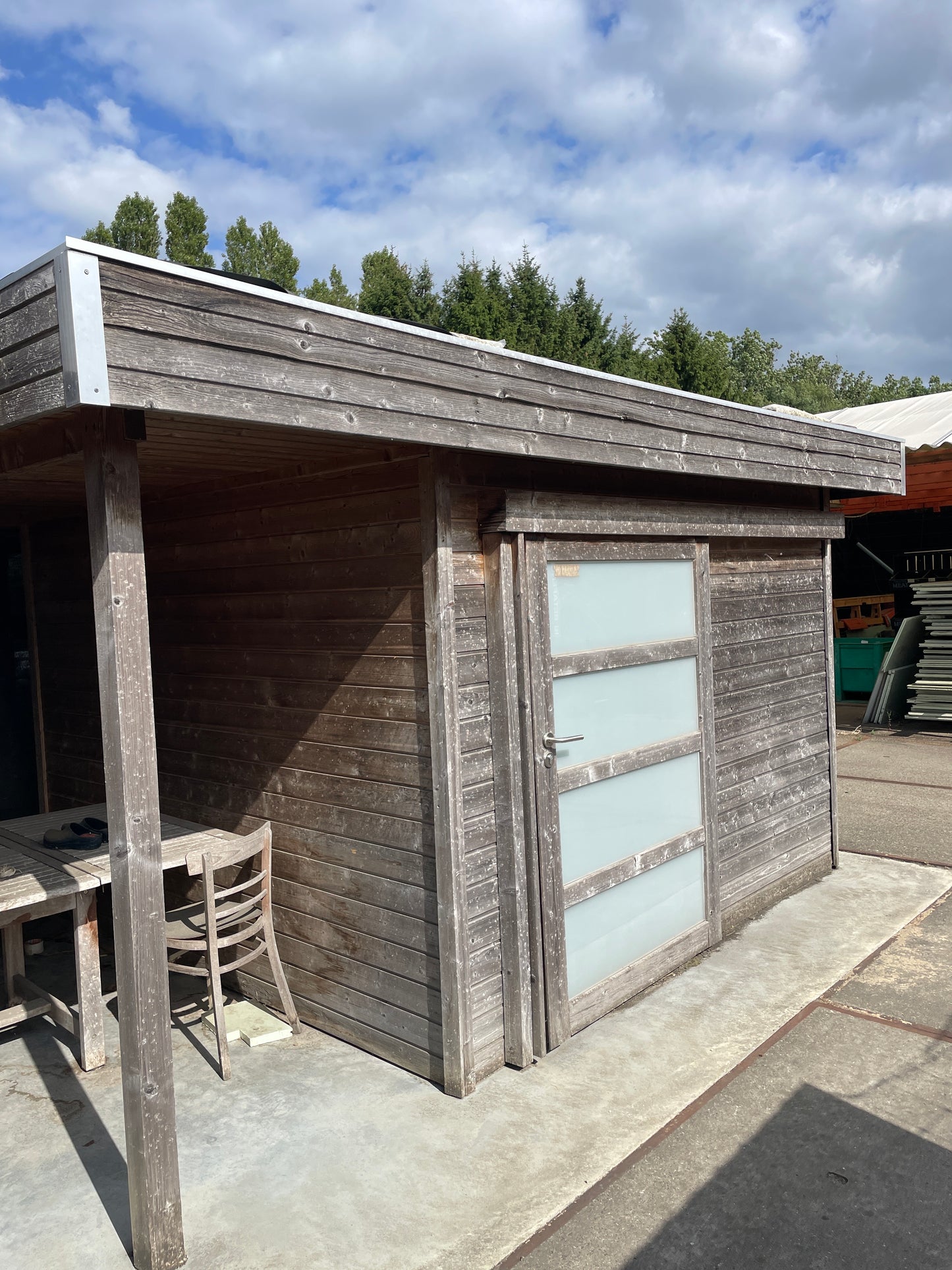 10032 Houten tuinhuis met schuifdeur 400x300x230