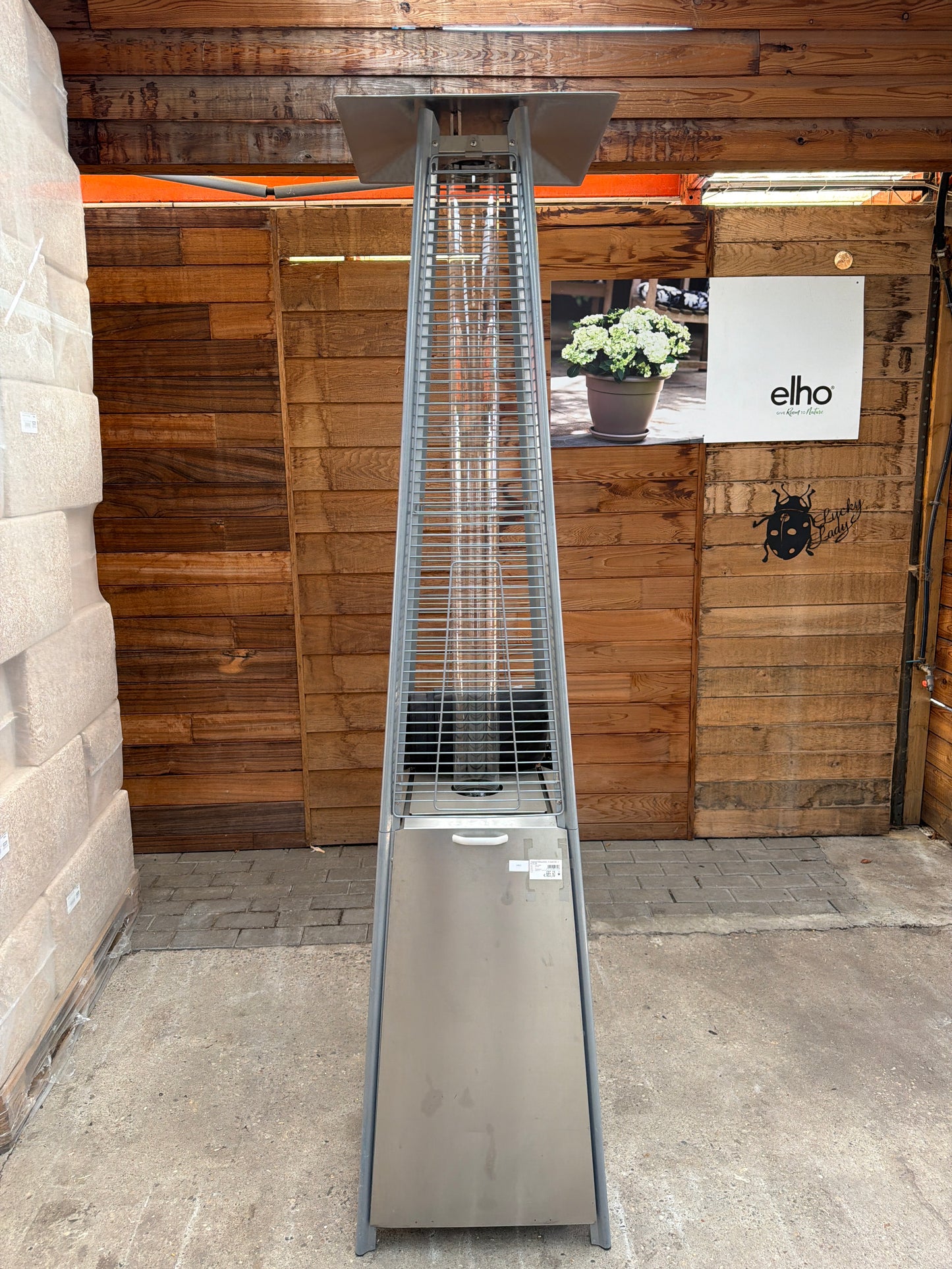 Terrasverwarmer piramide op wielen

+ gratis hoes twv 38,59

werkt op gas